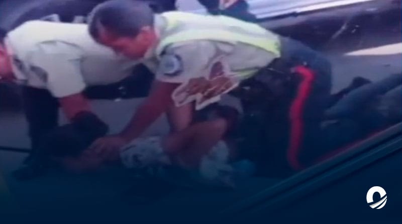 Ministerio Público investigará a dos policías por agredir a una mujer