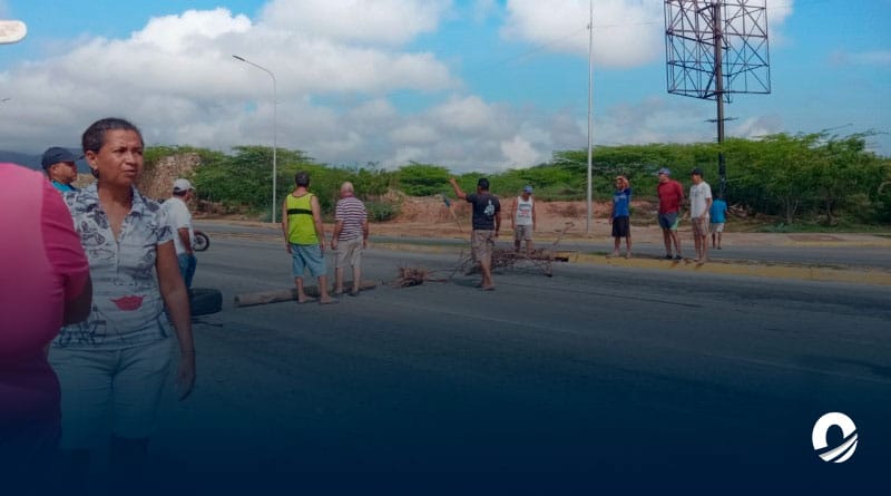 Habitantes de "La Auyama" protestaron ante la escasez de agua potable