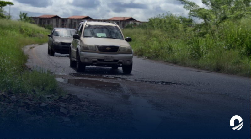 Habitantes de "Casas Chinas" denunciaron que las aguas servidas afectan la vialidad