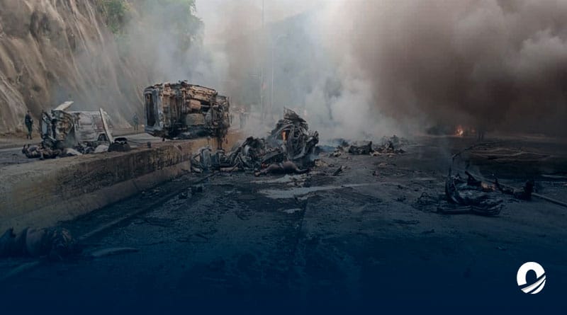 Camión cargado de thiner se incendió en la autopista Gran Mariscal de Ayacucho en Miranda