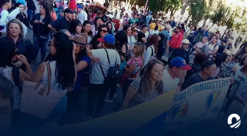 Trabajadores y pensionados protestaron frente al MP por mejoras salariales