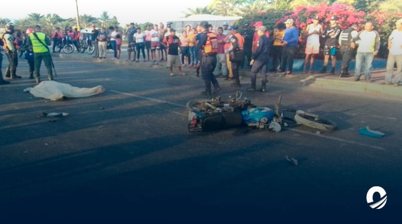 Dos Poliurbaneja murieron tras chocar contra un camión