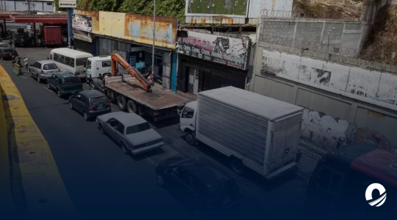 Conductores se agredieron físicamente en la estación de gasolina La Rosa