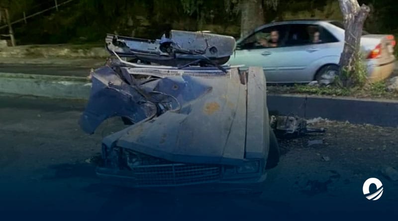 Vehículo se partió en dos en accidente de transito en Caricuao