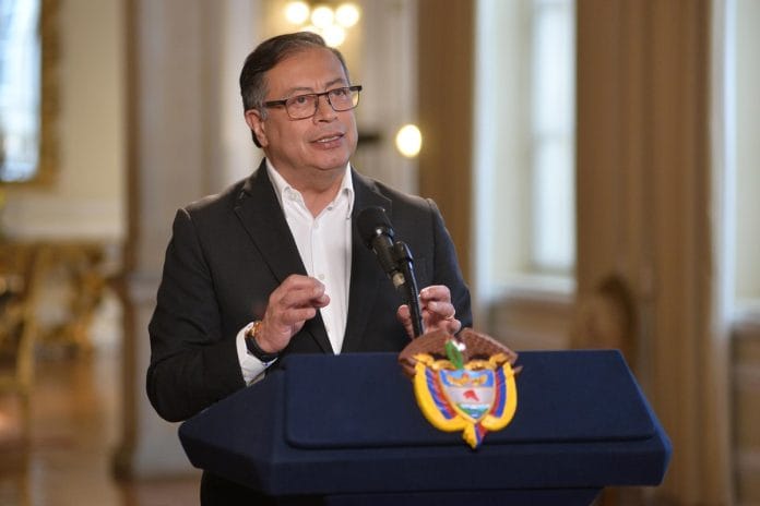 Presidente de Colombia habría pedido la renuncia protocolaria a su gabinete