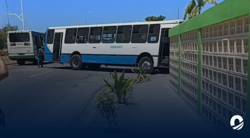 SUCRE | Autobús impactó contra una pared y dejó a tres personas heridas