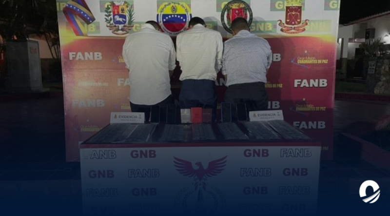 Tres hombres fueron detenidos por  tener 18 mil dólares presuntamente relacionados al narcotráfico