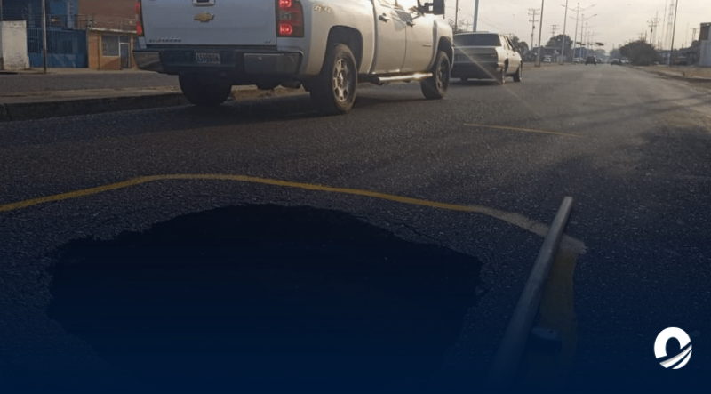 Anzoátegui | Conductores reportaron enorme hueco en la Av. Los Pilones de Anaco