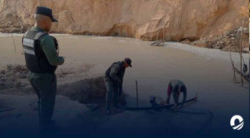 FANB continúa con la destrucción de los alojamientos destinados a la minería ilegal