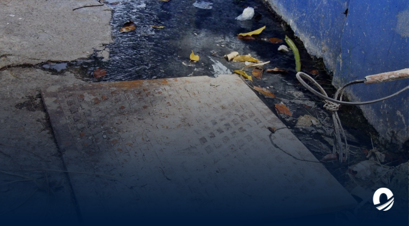 MONAGAS | Ciudadanos exigieron la reparación de un bote de aguas negras en la avenida La Paz