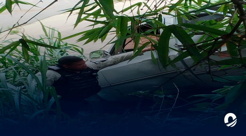 Un vehículo cayó a la ribera del río Guaire en Miranda