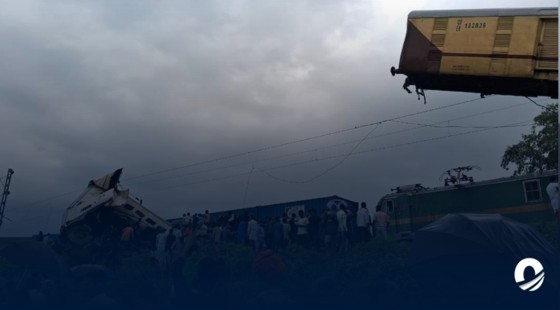 Colisión de trenes en la India dejó al menos 15 muertos