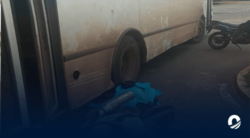 Tres jóvenes fallecieron tras impactar su moto contra un autobús en Trujillo