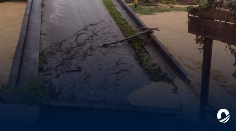 Lluvias ocasionaron colapso de dos puentes en la región occidental