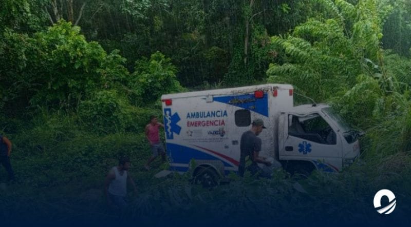 Accidente vial de una ambulancia en Yaguaraparo dejó tres heridos