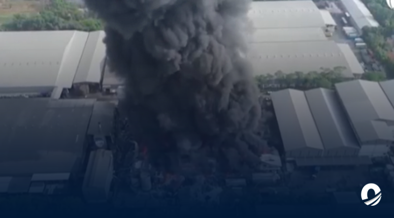 Incendio en fábrica de aceite vegetal en Indonesia dejó ocho muertos y cuatro heridos