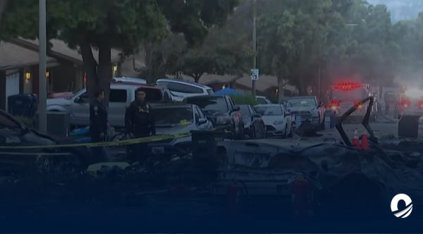 Avioneta se estrelló en zona residencial de San Diego: 15 viviendas se incendiaron