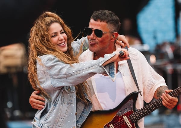 Shakira y Alejandro Sanz unieron sus voces una vez más en "Bésame"