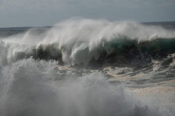 Inameh alerta sobre marea fuerte con olas de hasta dos metros de altura