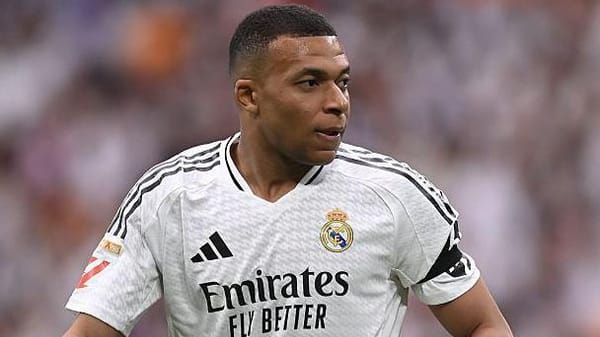 Mbappé fue hospitalizado por  gastroenteritis