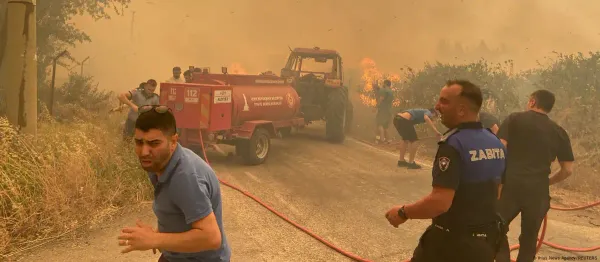 Incendios en Turquía dejan más de 50 mil evacuados