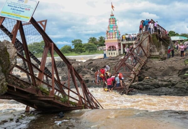 Cuatro muerto y 51 heridos tras el colapso de un puente en India