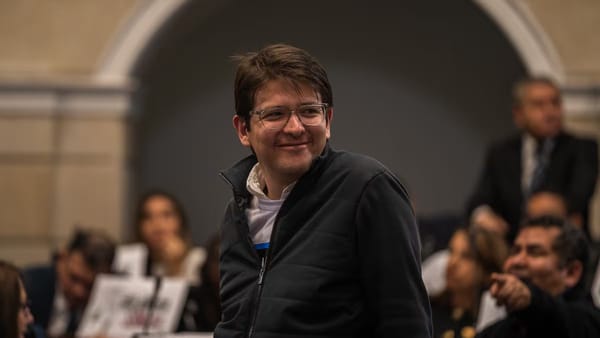 Precandidato presidencial Miguel Uribe Turbay sufrió un atentado en Colombia durante acto de campaña