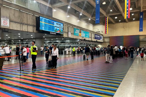 Gobierno emitió «alerta máxima de viaje» para venezolanos que vivan o pleneen visitar EE.UU.