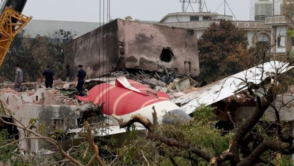 Revelaron posibles causas del accidente aéreo en India tras recuperar cajas negras
