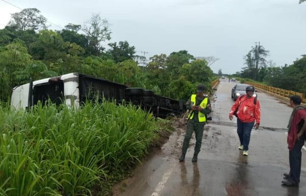 Se reportó en choque y vuelco de un autobús en Maturín
