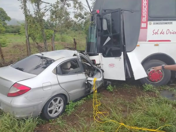 Colisión entre un carro y autobús dejó dos fallecidos en la Troncal 9 de Anzoátegui