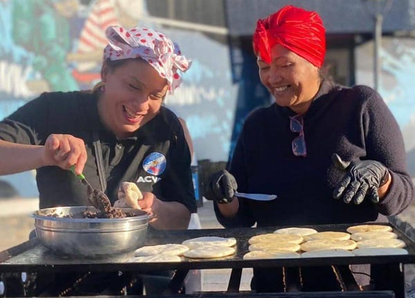 Venezolanos en Argentina repartieron casi mil arepas como agradecimiento al país