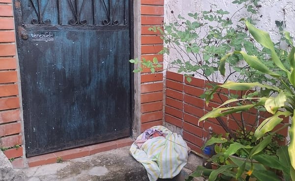 Abandonaron una bebé recién nacida en la puerta de una casa en Miranda