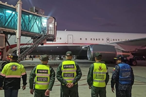 Vuelo con 192 migrantes deportados de Estados Unidos arribó al país este viernes