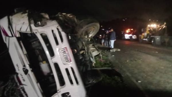 Volcamiento de autobús en la ARC dejó dos fallecidos y más de 20 heridos