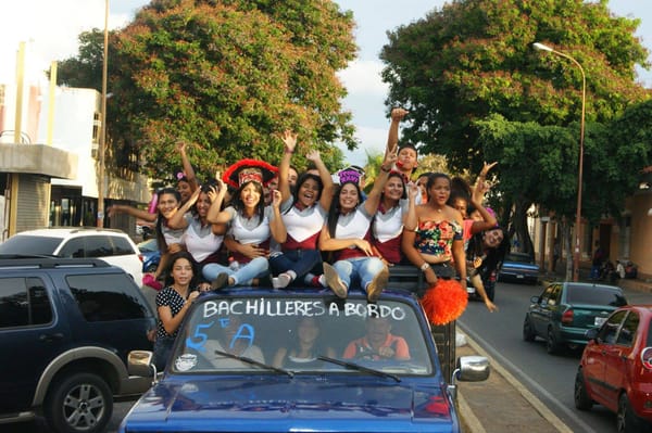 Personas que participen en caravanas estudiantiles serán multadas con 100 euros