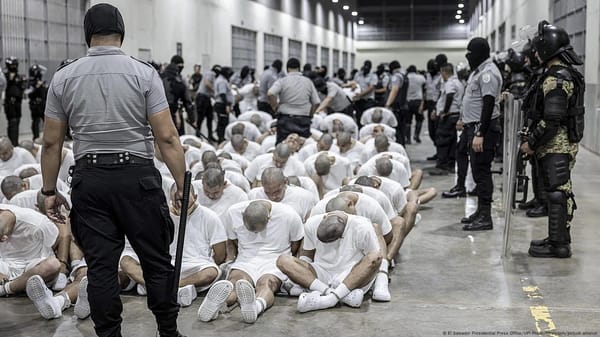 ONG de El Salvador denunció abusos contra migrantes venezolanos recluidos en el Cecot