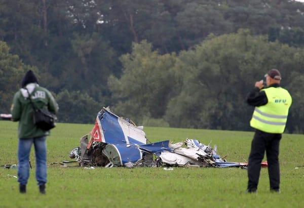 Avioneta colisionó contra un vehículo en movimiento y dejó seis heridos en Florida