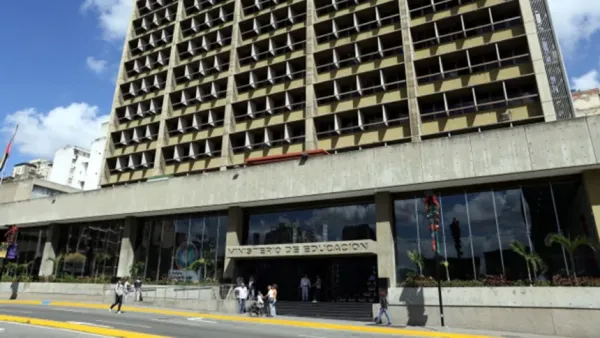 Ministerio de Educación aclaró que no cambiará el currículo, solo adecuará el contenido