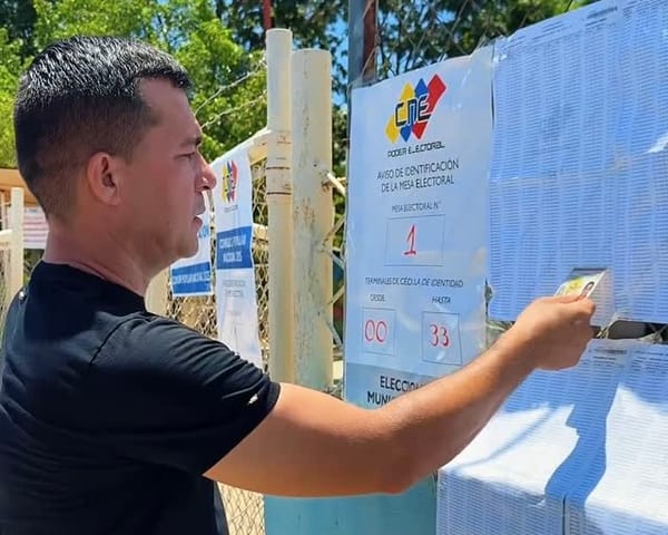 Sucre | Fernando Márquez, candidato a la alcaldía de Cumaná, ejerció su derecho al voto