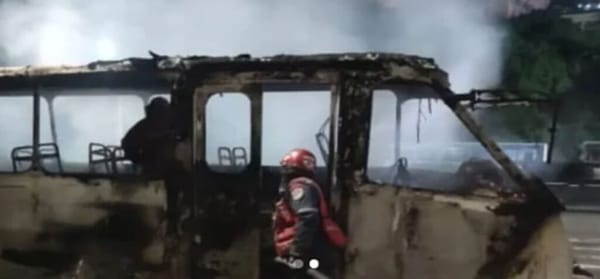 Incendio de un transporte público dejó un herido en Caracas
