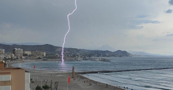 Niño de 12 años murió tras ser alcanzado por un rayo en una playa de Lechería