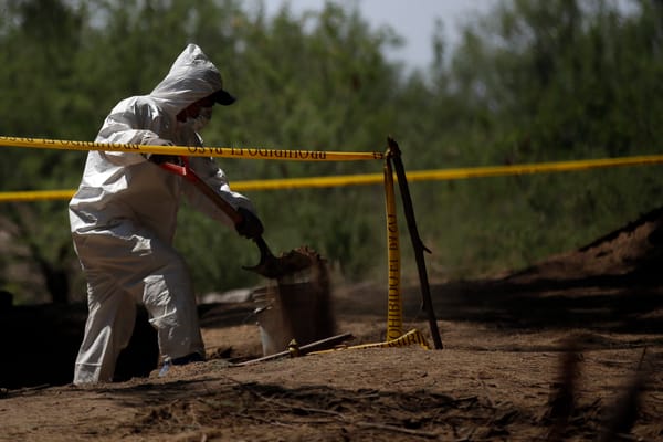 Dos venezolanos fueron hallados enterrados en una fosa en México