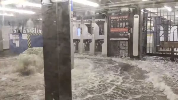 Inundaciones afectan estaciones del metro de Nueva York tras intensas lluvias