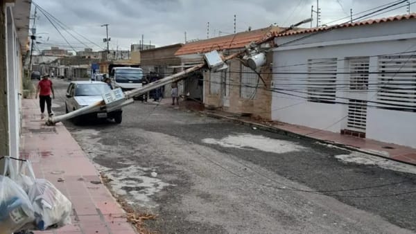 Lluvias y vientos huracanados causaron pérdidas materiales y cortes eléctricos en Maracaibo