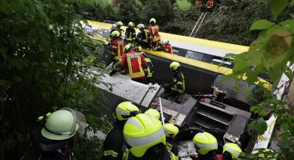 Tren descarrilado en Alemania dejó al menos tres muertos y varios heridos