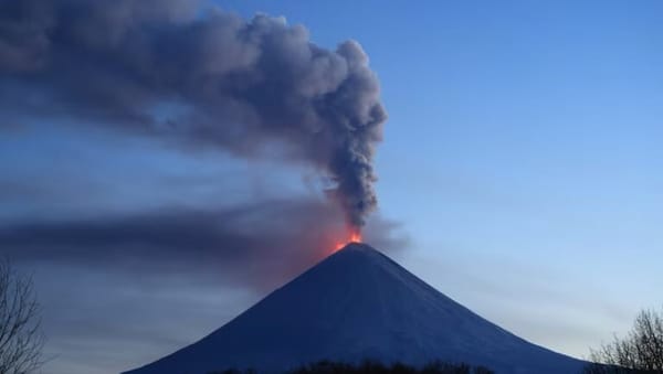 Volcán Kliuchevskoi entró en erupción tras sismo de magnitud 8,8 en Rusia