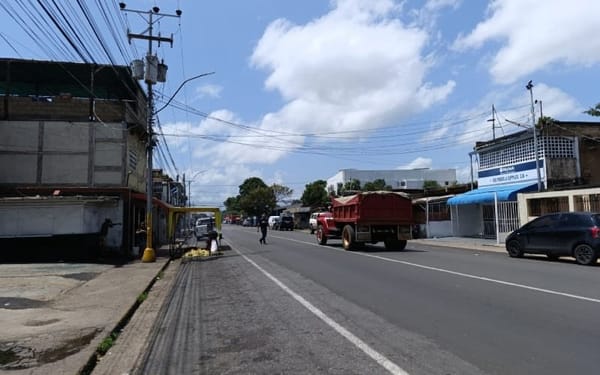 ANZOÁTEGUI | Vecinos de la calle 23 de Enero en Barcelona reportan ocho meses con fallas eléctricas