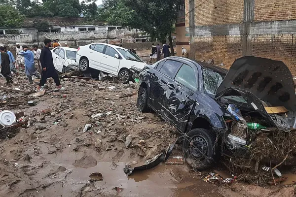 Lluvias e inundaciones en Pakistán han dejado 706 muertos y 958 heridos