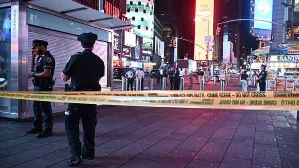 Tiroteo en Times Square, Nueva York, dejó tres heridos y un adolescente detenido